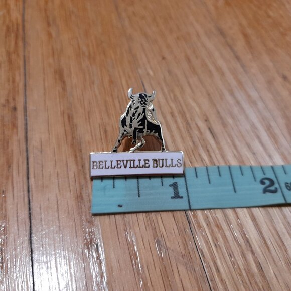 Belleville Bulls Lapel Pin Hat Badge OHL Junior Ice Hockey Team Ontario Canada - Picture 6 of 6